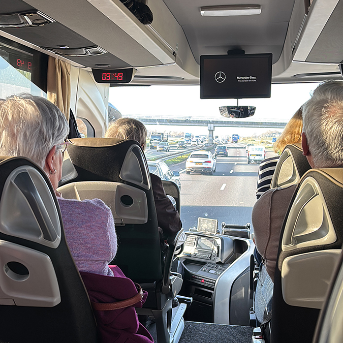 GLM vrijwilligers in de bus