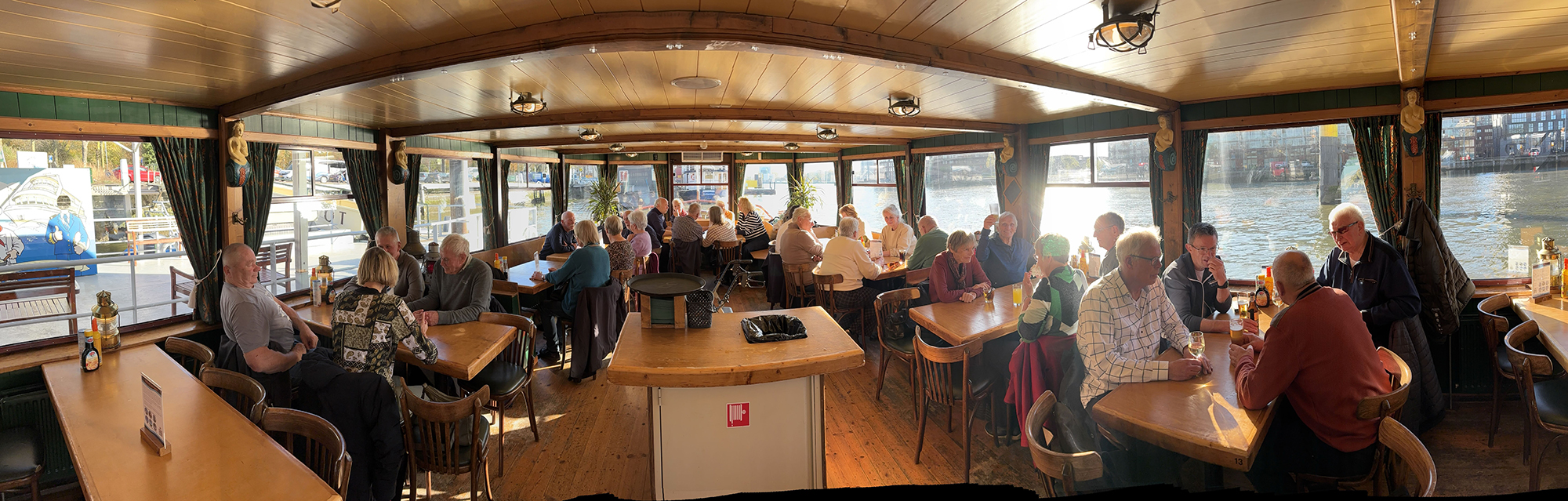 GLM vrijwilligers op de boot
